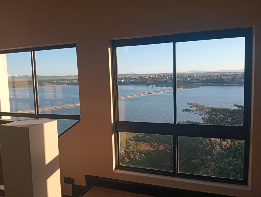 5 Bedroom Property for Sale in Paradise Beach Eastern Cape